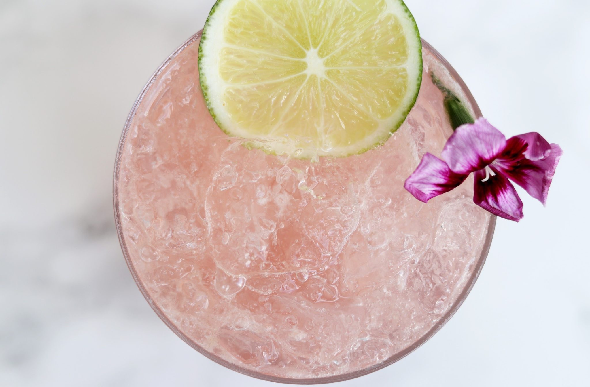 Skål Aarhusbar byder på en times gratis Pink Gin Hass