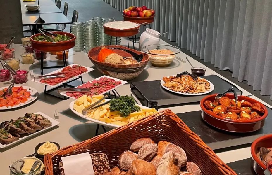 All you can eat and drink: GODS