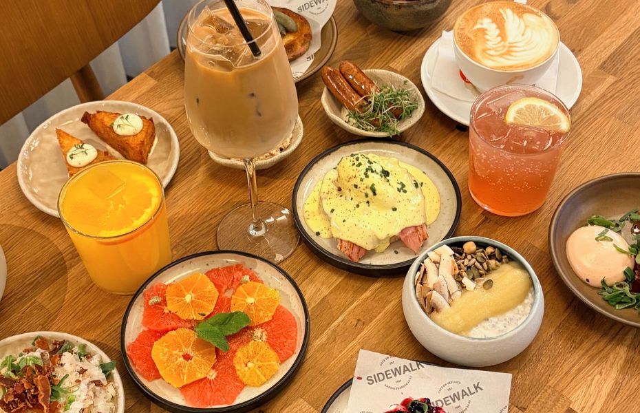 Café Sidewalk brunch